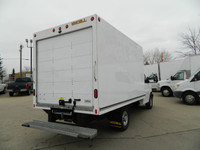 2023 CHEVROLET EXPRESS 12FT CUBE VAN 3500 (1 TON) Single wheel .4.3L engine automatic transmission,... (image 6)