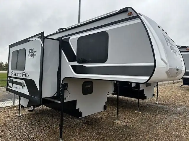 2026 ARCTIC FOX 811 in Travel Trailers & Campers in Edmonton - Image 11