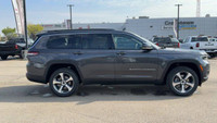 This 2025 JEEP GRAND CHEROKEE L LIMITED 4X4 has the following options Capri Leatherette Seats, Remot... (image 5)