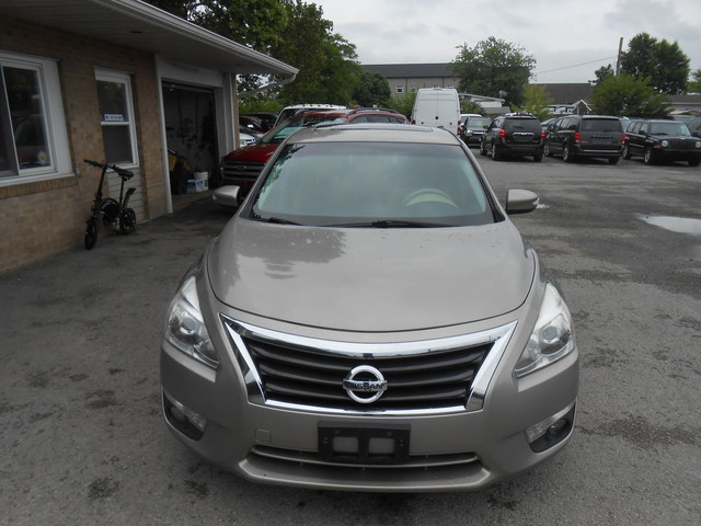  2013 Nissan Altima 4dr Sdn V6 CVT 3.5 SL in Cars & Trucks in St. Catharines - Image 2