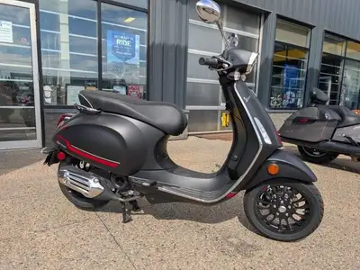 CWE Demo 2023 Vespa Sprint 50 S with only 159 km. CWE demo unit in perfect condition. Contact our sa...