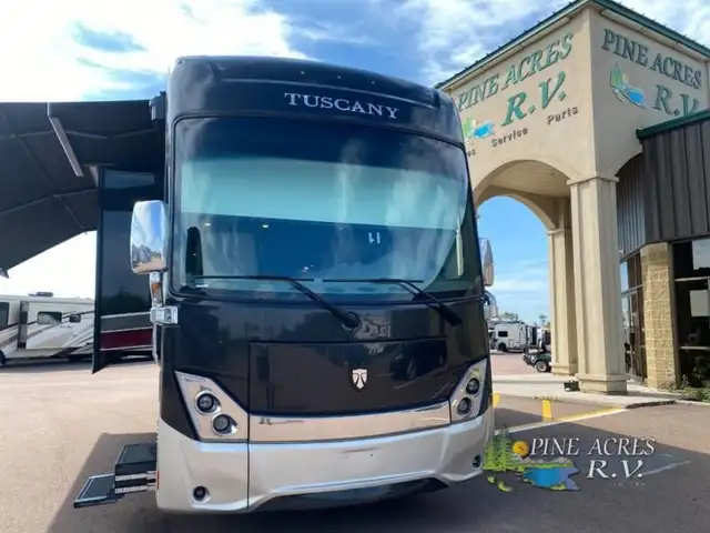 2018 Thor Motor Coach Tuscany 45AT only 029,124 Miles in RVs & Motorhomes in Moncton - Image 5