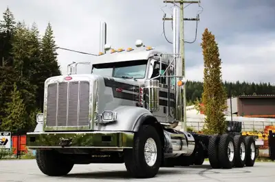 2022 Peterbilt 367H Tri Drive Extended Day Cab X15 565HP 18 Spd Low Miles with Warranty Stock #:5267...