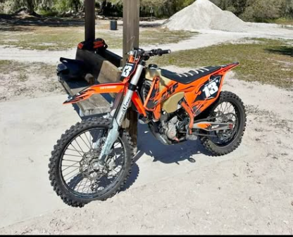 2017 KTM 350 SX-F - ORANGE in Dirt Bikes & Motocross in Delta/Surrey/Langley - Image 2