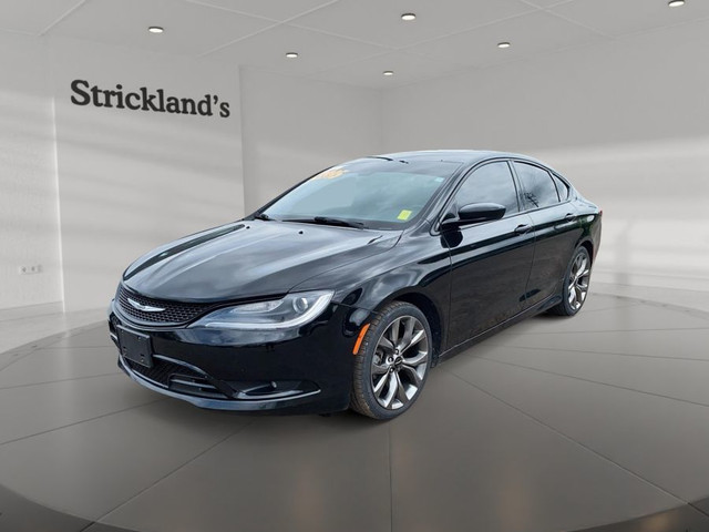 2016 CHRYSLER 200 in Cars & Trucks in Stratford
