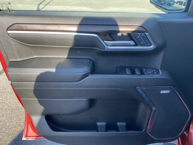 2024 GMC SIERRA 1500 SLT; 5.3L V8; 4WD; CREW CAB; LEATHER in Cars & Trucks in Red Deer - Image 4