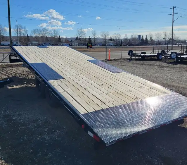 22ft Deck-over Tilt 16,000lb GVWR in Cargo & Utility Trailers in Fort St. John - Image 7