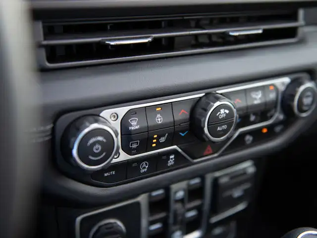 2025 Jeep Wrangler Rubicon, 2 Inch Lift, 38 Inch Tires & MORE in Cars & Trucks in Calgary - Image 31