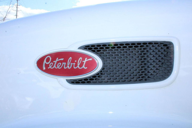 2018 Peterbilt 337 CAB CHASIS in Cars & Trucks in Mississauga / Peel Region - Image 4