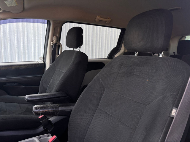 2011 Dodge Grand Caravan Express Front-wheel Drive Passenger Van in Cars & Trucks in Mississauga / Peel Region - Image 3