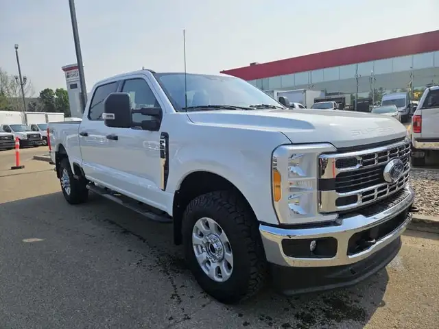 2023 Ford Super Duty F-250 SRW XLT 4WD Crew Cab 6.75' Box, 7.3L  in Cars & Trucks in St. Albert - Image 9