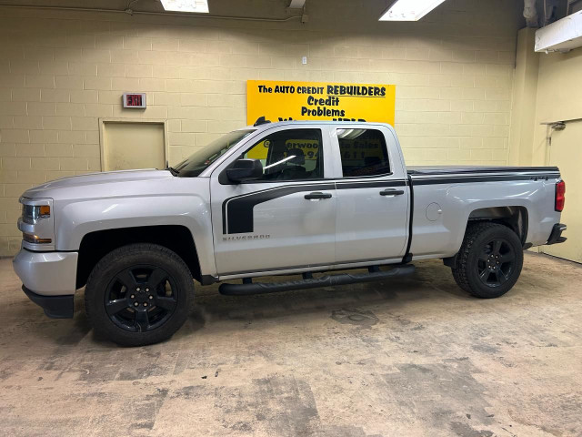 2017 Chevrolet Silverado 1500 Custom in Cars & Trucks in Windsor Region - Image 3