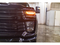 **ONE OWNER - ACCIDENT FREE** 36,862 KM This 2024 Chevrolet Silverado 2500HD 4x4 Crew Cab Custom is... (image 5)
