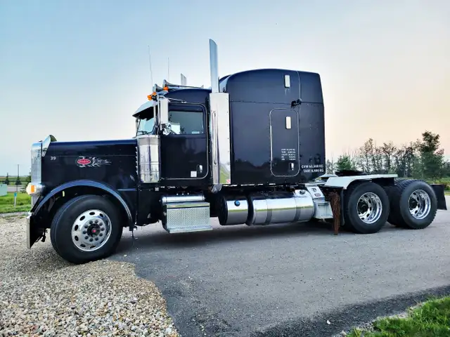 Peterbilt 389 Tandem Tractor Truck in Heavy Trucks in Red Deer - Image 5