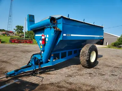 440 Bushel, Front Corner Auger, Tarp, 1000 PTO, 23.7 - 26 Tires, Good Condition ____________________...