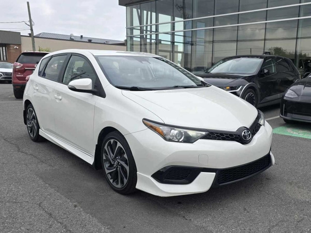 2017 Toyota Corolla iM Hayon Bancs chauffants Cruise Caméra Mags in Cars & Trucks in Longueuil / South Shore