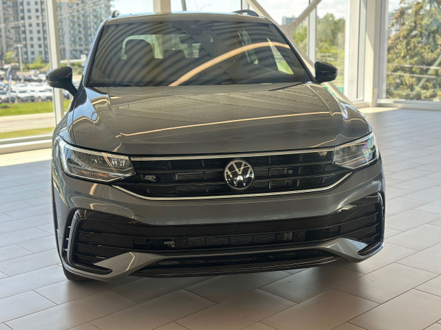 2024 Volkswagen Tiguan Comfortline R-Line Black Edition black pa in Cars & Trucks in Laval / North Shore - Image 2