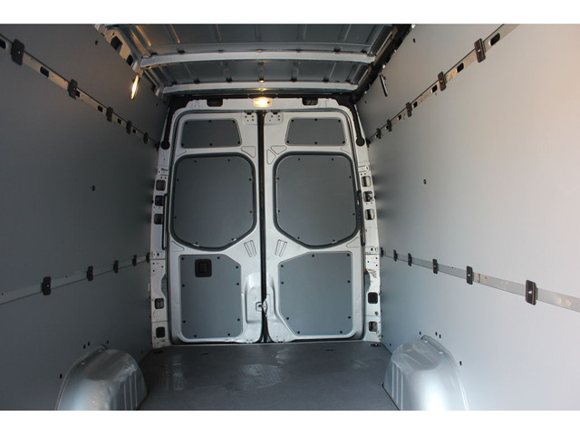 2020 Mercedes-Benz Sprinter Cargo Van 170\" - FULL SIZE - \"3.0L in Cars & Trucks in City of Toronto - Image 3