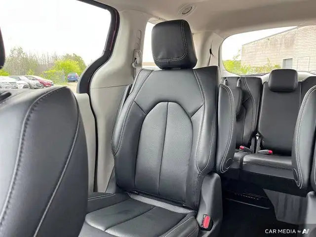 2022 Chrysler Pacifica Hybrid Touring L | Leather | Hybrid in Cars & Trucks in Guelph - Image 14
