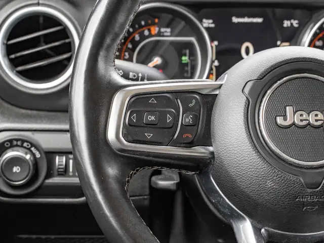 2018 Jeep Wrangler Unlimited in Cars & Trucks in Ottawa - Image 18