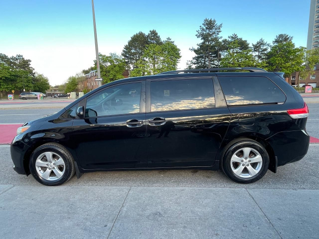 2011 Toyota Sienna in Cars & Trucks in City of Toronto - Image 4