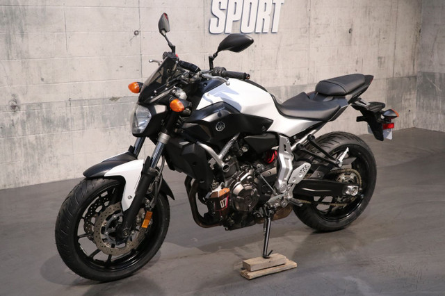 2015 Yamaha FZ-07 in Sport Touring in Laurentides - Image 2