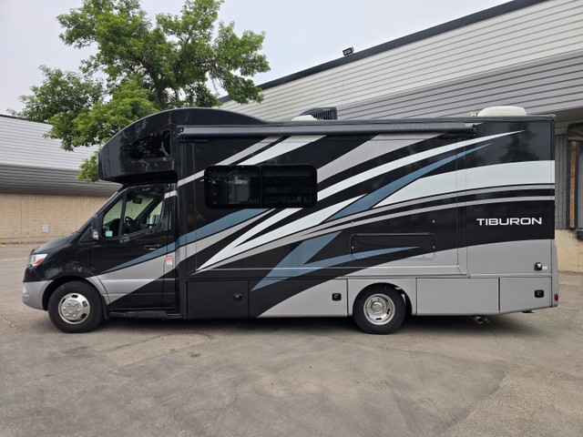 2023 Mercedes-Benz Sprinter Cab Chassis 3500 \ Thor Motor Coach  in Cars & Trucks in Calgary - Image 4