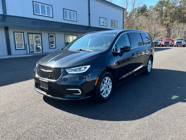 2023 Chrysler Pacifica Touring-L PRICED TO MOVE! BACKUP CAM!...62863216370307121