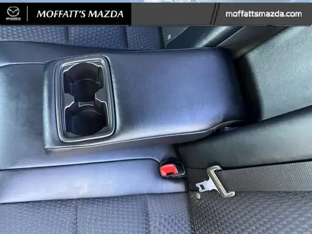 2014 Toyota Camry SE dans Autos et camions dans Barrie - Image 46