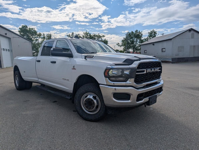 2022 RAM 3500 Tradesman 4x4 Crew Cab 8' Box for sale in Cars & Trucks in Grande Prairie - Image 3