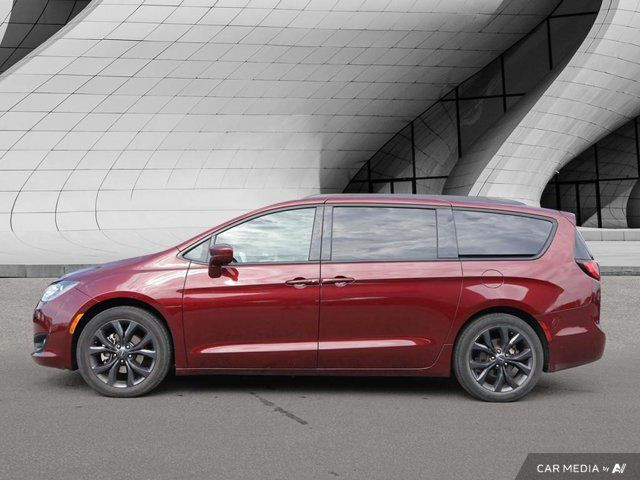 2018 Chrysler Pacifica Touring-L Plus in Cars & Trucks in London - Image 2