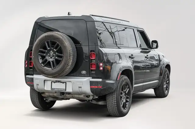 2022 Land Rover Defender S | Toit pano | Black Pack | Roues 19po in Cars & Trucks in Longueuil / South Shore - Image 7
