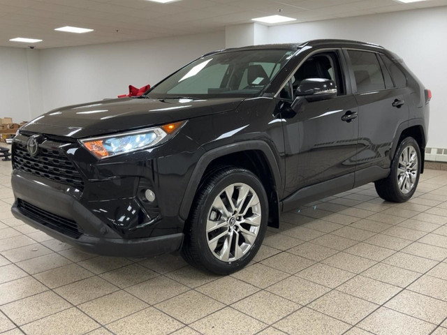 2020 Toyota RAV4 XLE in Cars & Trucks in Calgary - Image 2