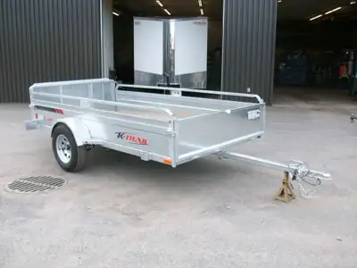 REMORQUE NEUVE 66'' X 123'' 1 ESSIEUX AVEC PORTE RAMPE PLIAMBLE ET PANNEAU OUVRAT A L'AVANT TOUTE GA...