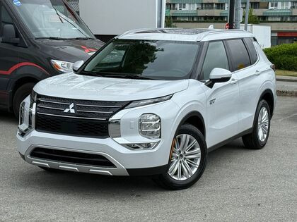 2025 Mitsubishi Outlander PHEV SE - 1.99% Financing Available, H in Cars & Trucks in Burnaby/New Westminster