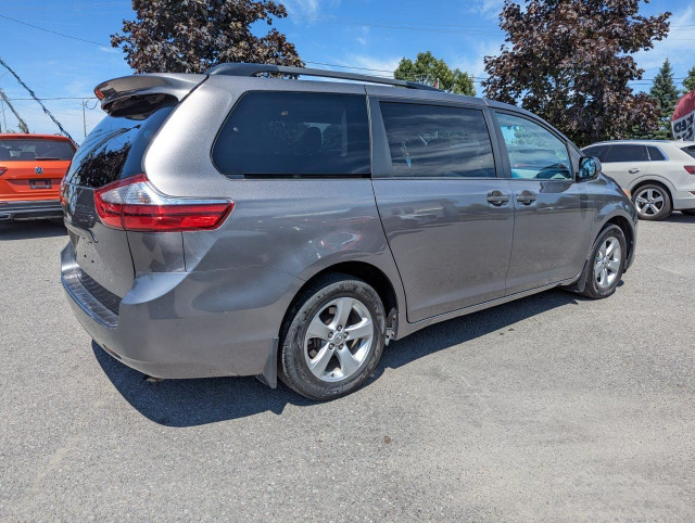 2017 Toyota Sienna 7 Passenger in Cars & Trucks in Ottawa - Image 4