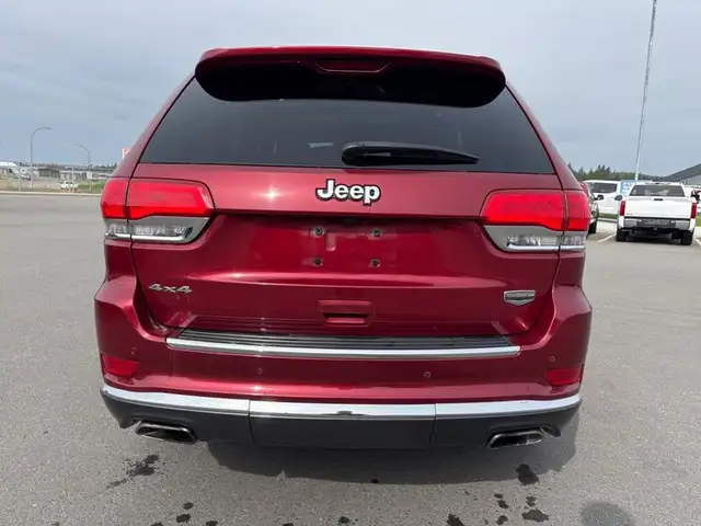 2014 Jeep Grand Cherokee SUMMIT LEATHER SEATS / SUNROOF / PADDLE in Cars & Trucks in Cranbrook - Image 5