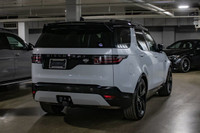 This Land Rover Discovery has a strong Intercooled Turbo Gas/Electric I-6 3.0 L/183 engine powering... (image 7)