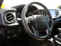 // ACCIDENT FREE!! // TRUCK FEATURES: »» Towing capacity of 2,899 kg »» 4-door design for easy acces... (image 9)