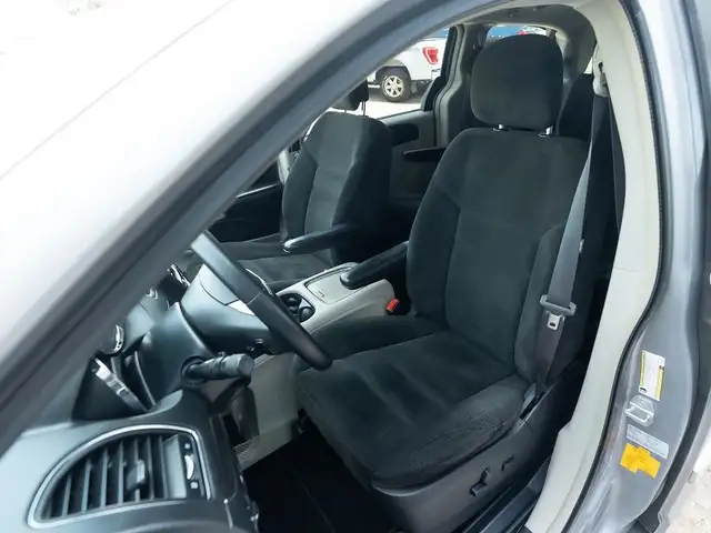 2016 Chrysler Town & Country TOURING in Cars & Trucks in Saskatoon - Image 16