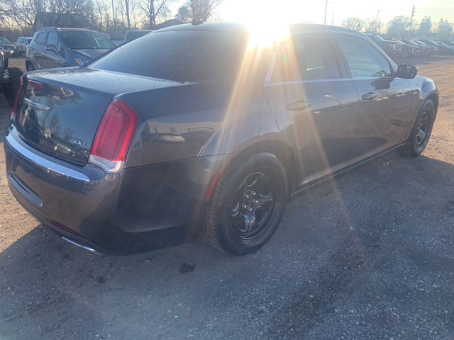 2016 Chrysler 300 Touring in Cars & Trucks in London - Image 3