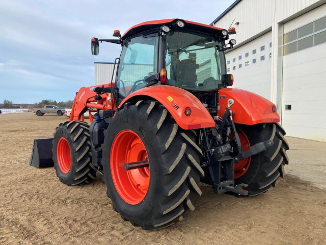 2021 Kubota M7-132 Deluxe P/S MFWD Tractor in Farming Equipment in Regina - Image 2