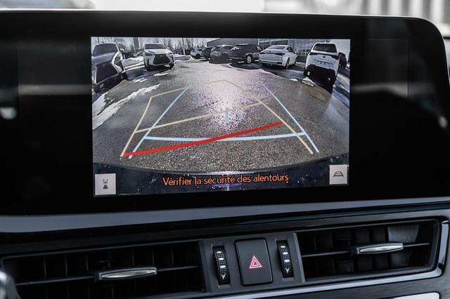 2024 Lexus ES300h Premium / camera / toit ouvrant/ bluetooth Bie in Cars & Trucks in Laval / North Shore - Image 3