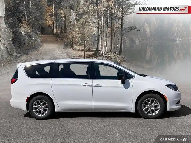 2024 Chrysler Grand Caravan SXT in Cars & Trucks in Hamilton - Image 7