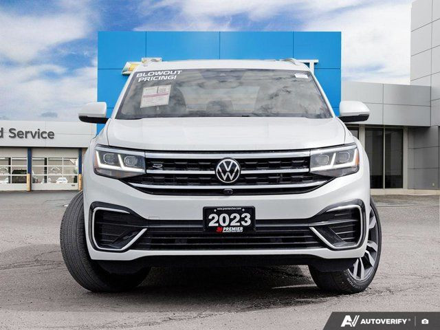 2023 Volkswagen Atlas Cross Sport Execline | Sunroof in Cars & Trucks in Windsor Region - Image 2