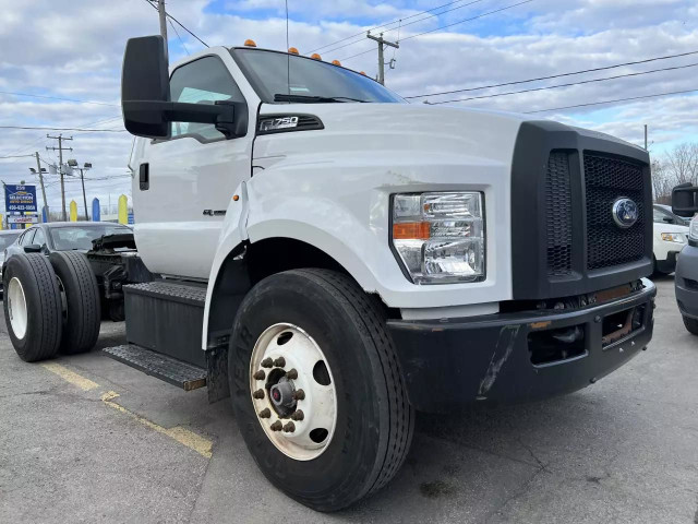 2018 FORD F-750 Super Duty - Dual Rear Wheel 6 roues in Cars & Trucks in Laval / North Shore - Image 3