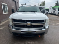 2007 Chevrolet Silverado 3500 Flat Deck 6.0L V8 Gas 220,280 KM 4X4 8FT 8" Bed Power Locks, Factory F... (image 6)