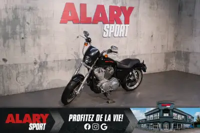 Cette MOTOCYCLETTE HARLEY-DAVIDSON SUPERLOW (XL883L) 2014 est disponible DÈS MAINTENANT! Contactez-n...