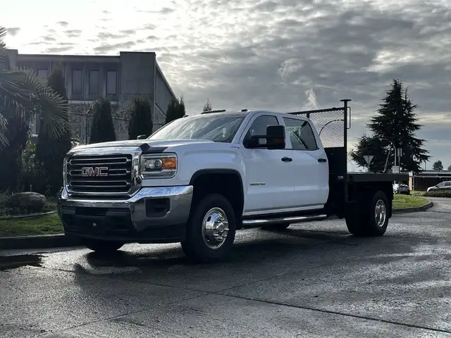 2017 GMC Sierra 3500HD Crew Cab 4x4 9 Foot Flatdeck dans Camions lourds dans Delta/Surrey/Langley - Image 6