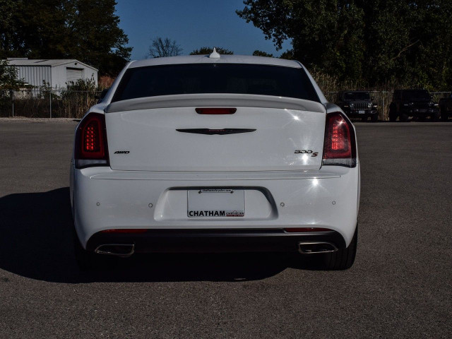 2023 Chrysler 300 in Cars & Trucks in Chatham-Kent - Image 3